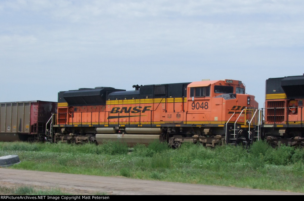 BNSF 9048